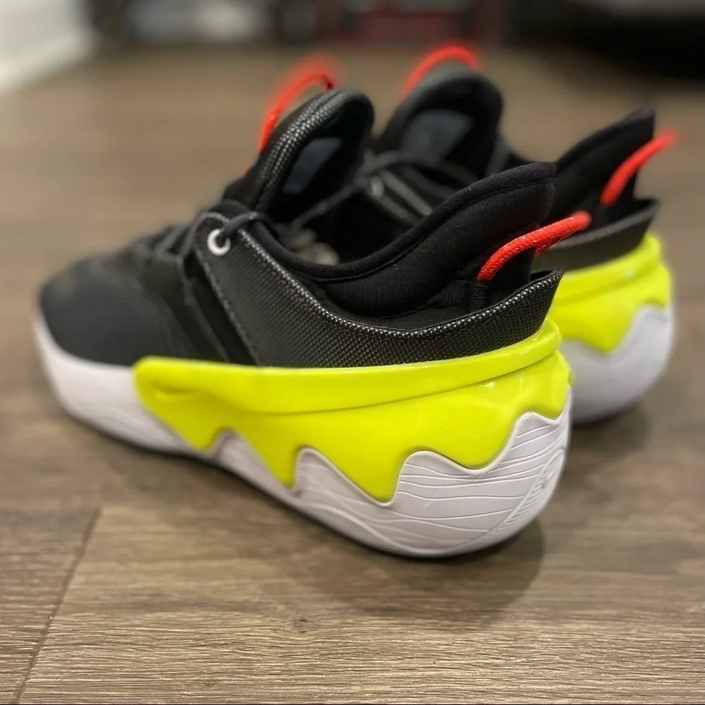 Nike Distorted DNA Black White Volt Sz 10.5